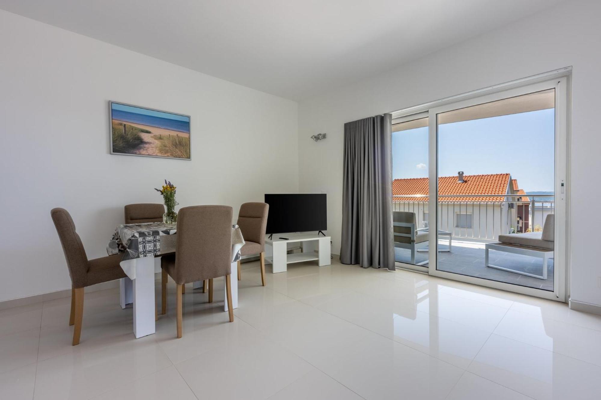 Sunshine E Apartment