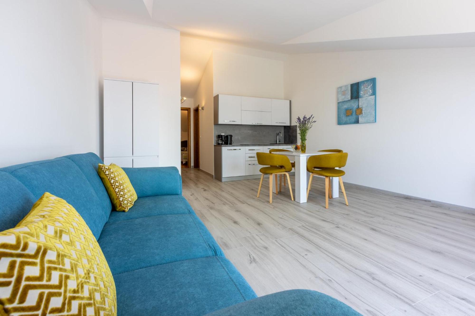 Sunshine E Apartment